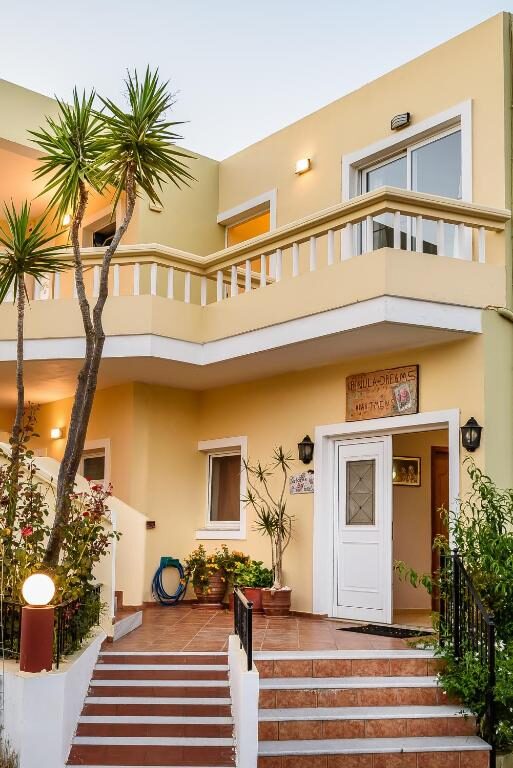 Entrance of Irinoula Dreams in Kamisiana